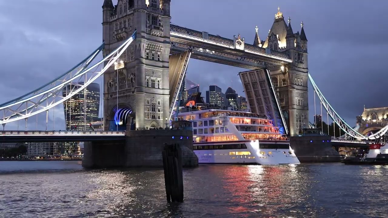 Tower Bridge lift for Hanseatic Spirit Cruise Ship London 9 Oct 2024
