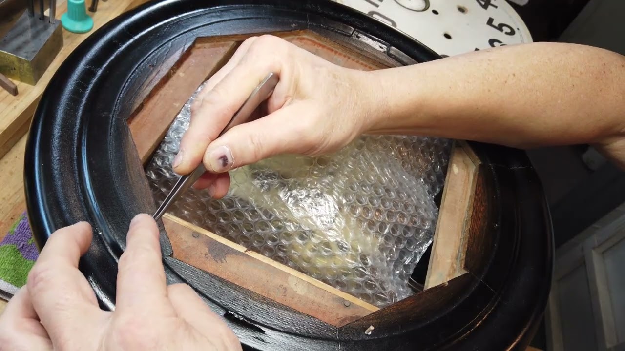 【時計修理・販売】八ヶ岳ゼンマイ屋　その３９「ネジ穴埋め作業」　丸型時計の解体・クリーニング・メンテナンス・組み上げノンストップチャレンジ