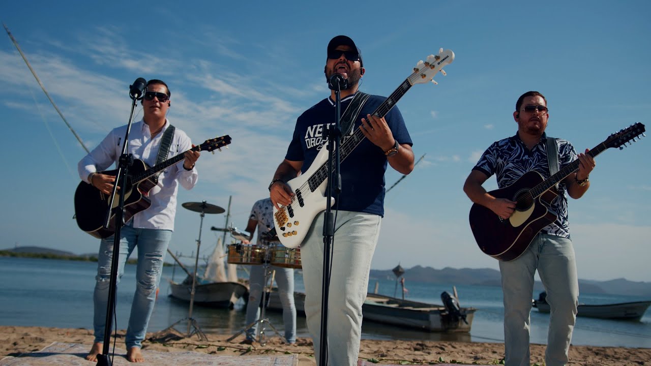 Los Nietos De Mochis - Tus Jefes No Me Quieren