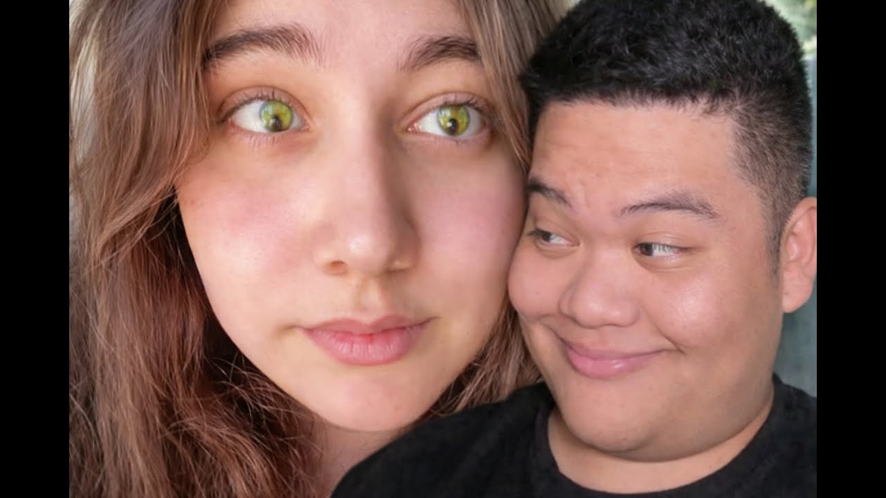 Dew_Jelly REACTS to The Smallest Pupils in the World (Daily Dose of Internet)