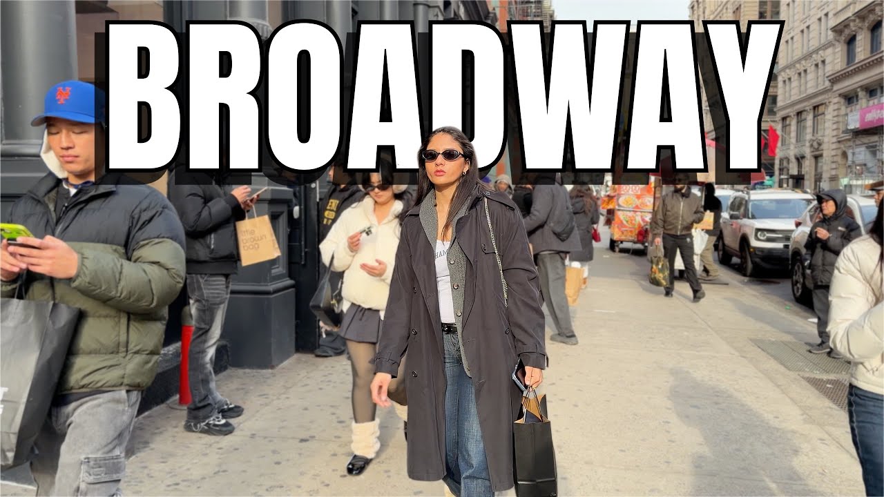 NEW YORK CITY Walking Tour [4K] - BROADWAY Walk On A Cold Winter Day... And A Tradition (7:30)