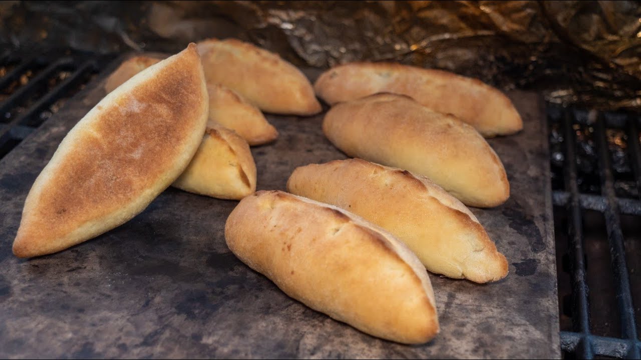 🇷🇺Russische Piroschki / Piroggen mit Hackfleisch und Ei Füllung vom Gasgrill . Пирожки с Грилля.