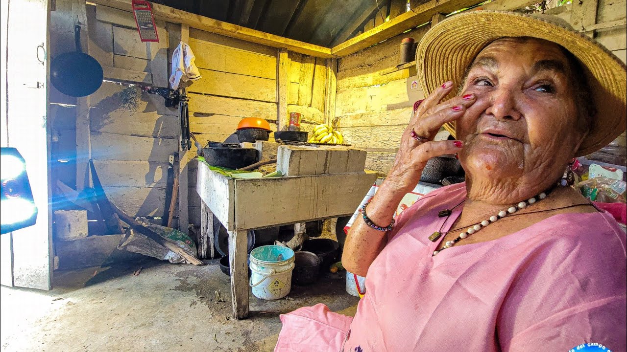 Humilde Señora Buscando una Libra de Arroz Fiao Para Poder Comer ese día 😪