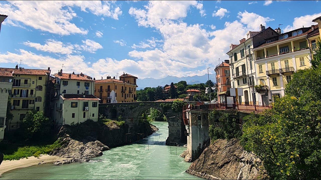 분지에 위치한 마을 이브레아, Vercelli to Ivrea