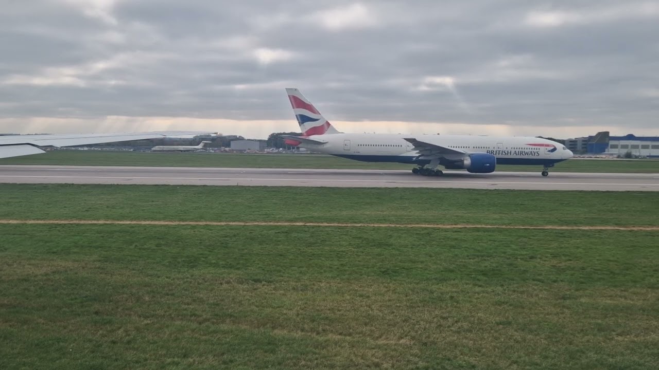China Eastern Airlines MU202 LGW-PVG B-7365 Take-off