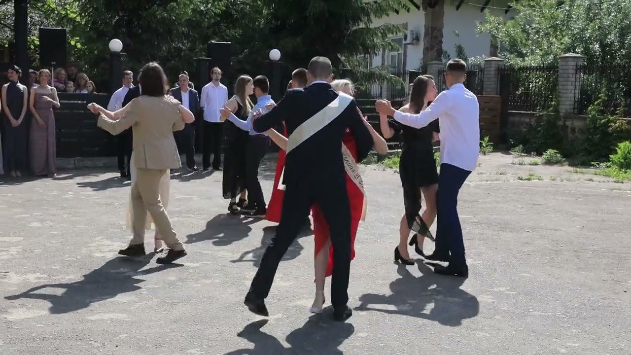 Вальс випускників 2025 Сумського класичного ліцею