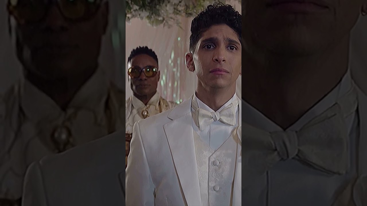 Angel and Papis Wedding Aesthetic - Pose