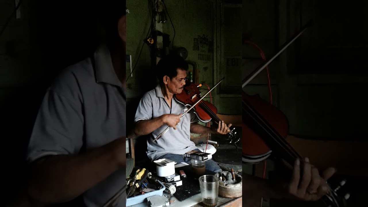 Musisi biola.. gesekan merdu Bang is
