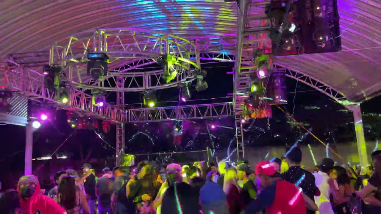 UN MUNDO DIFERENTE-Grupo 🎶YULIOS KUMBIA🎶 Baile De Feria Olomatlán. 2022