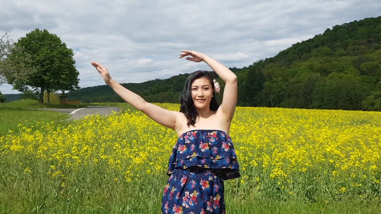 Lovely Hula Hands