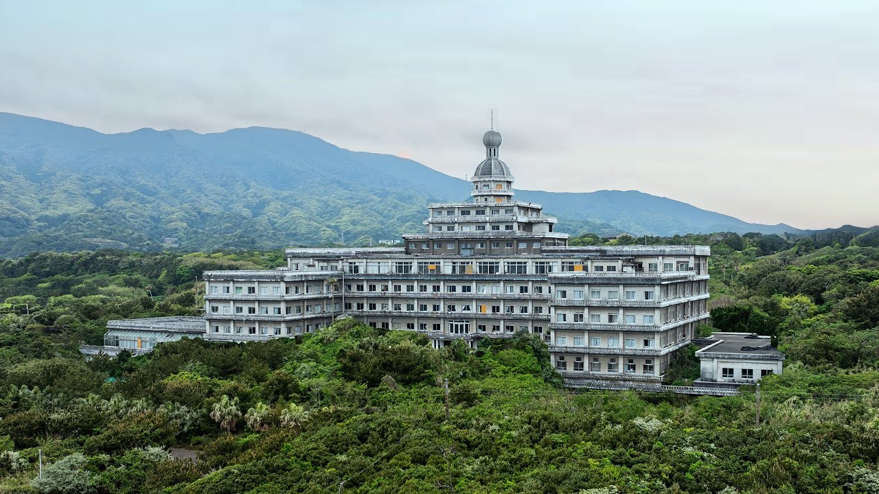 Exploring Japan's Largest Abandoned Hotel!