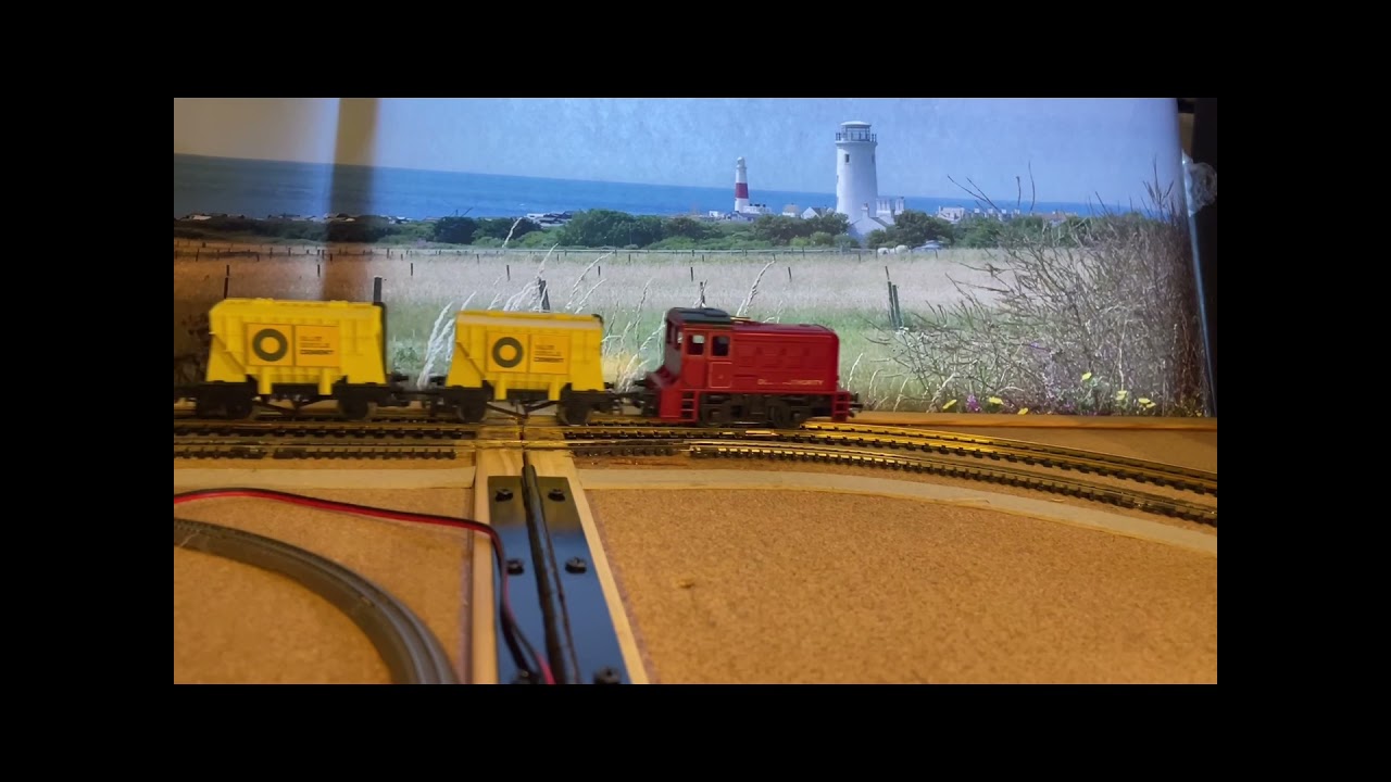 Pinboard layout- Episode VI - WRENN W5061 cement wagon ‘blue circle’ Tri-ang dock authority H0/OO