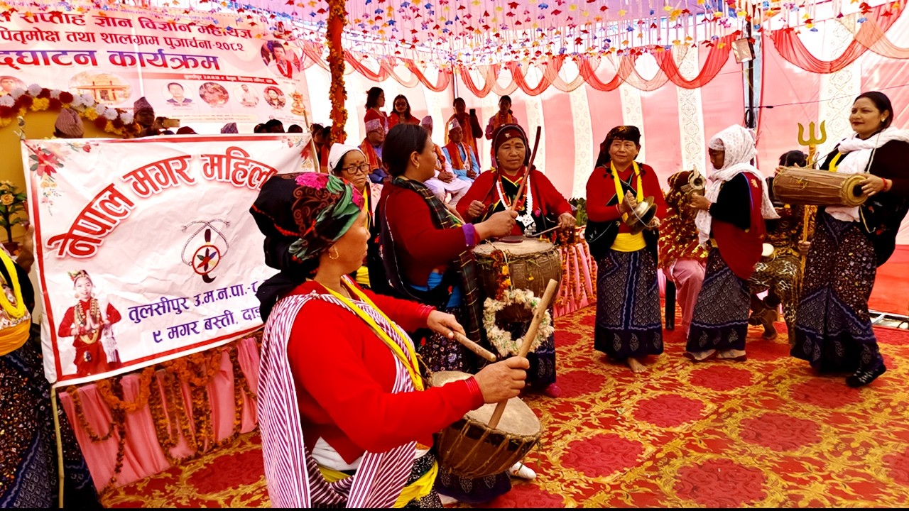 Nepal Magar panchebaja नेपाल मगर महिला समुह तुलसीपुर ८ र ९ को पन्चेबाजा @Hariomokaychha