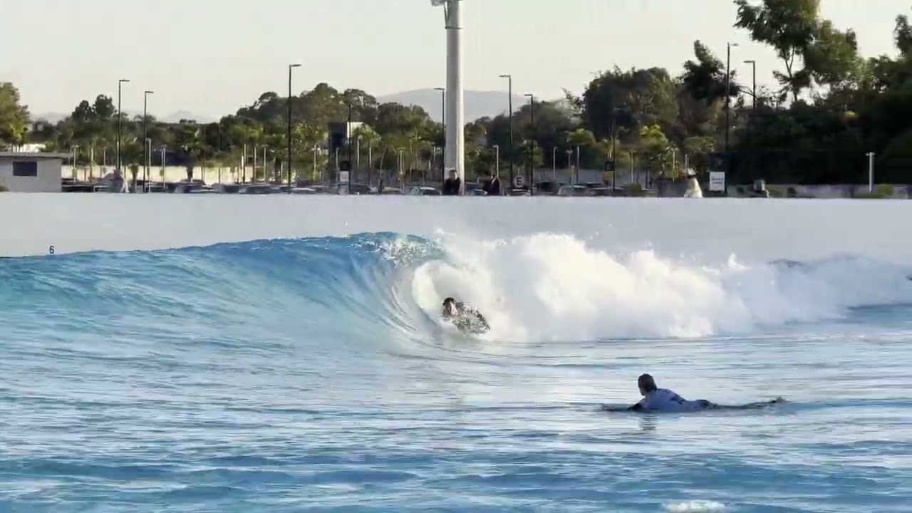 Pai surfando
