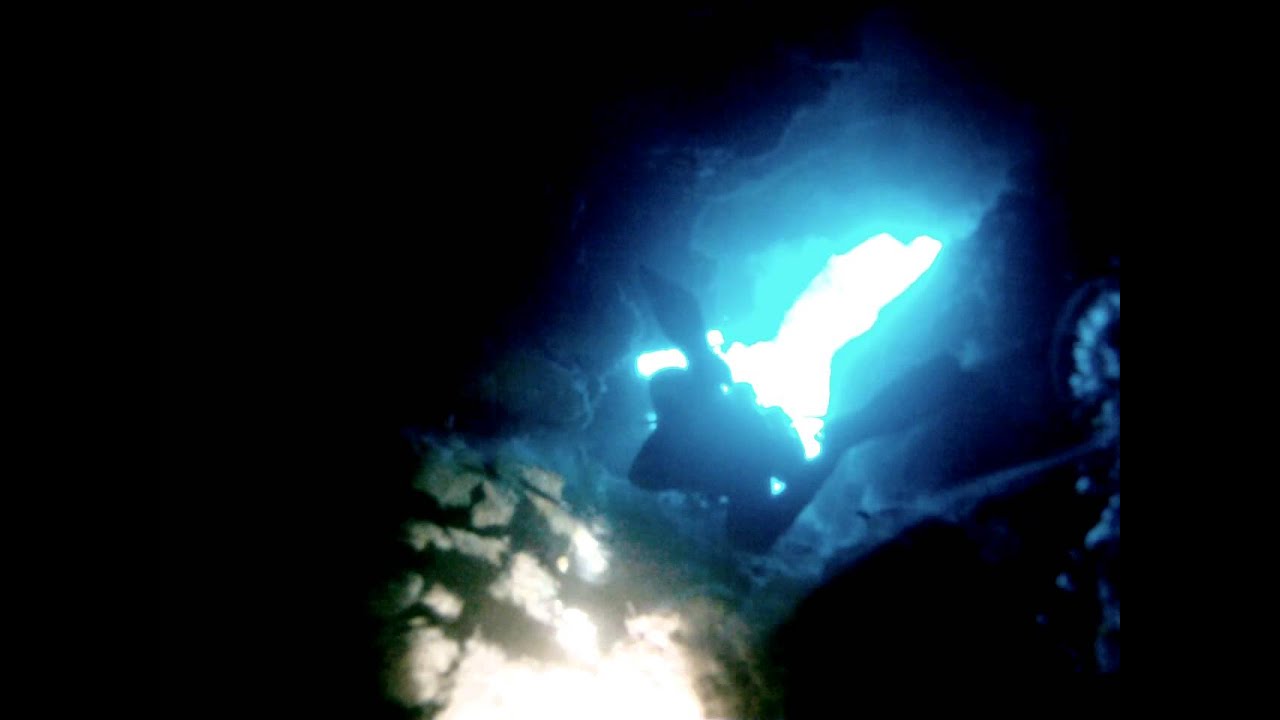 Trimix diving a vertical swim through on Utila 200ft max depth