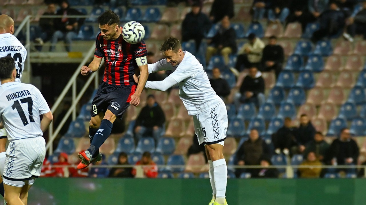 Crotone-Cavese: Gomez in mixed zone