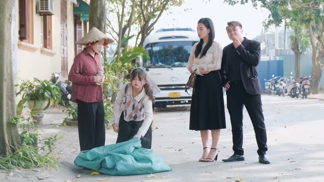 Mẹ Chủ Tịch Đi Nhặt Ve Chai Thử Lòng Con Dâu Tương Lai Bị Coi Thường Đuổi Khỏi Nhà Và Cái Kết-T1437