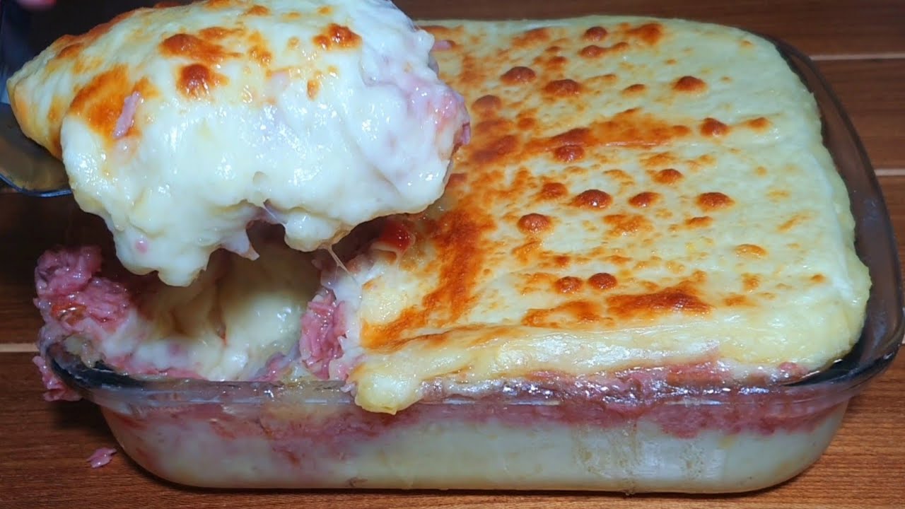 ESCONDIDINHO DE MANDIOCA COM LINGUIÇA CALABRESA | Receita purê aipim recheado e gratinado
