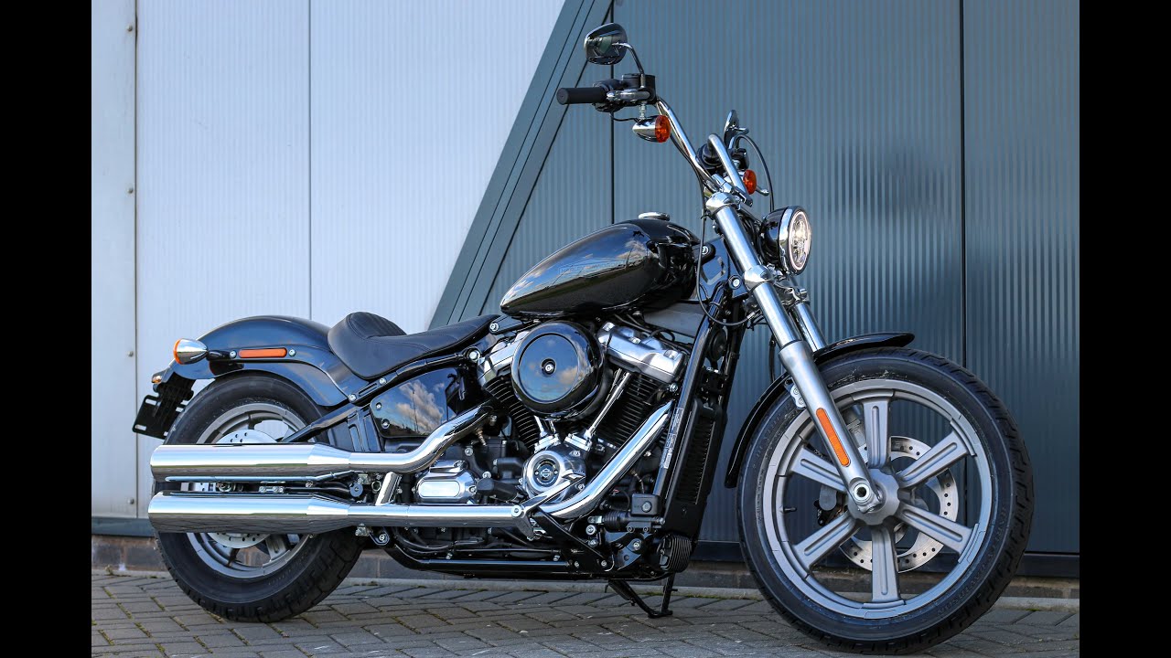 2022 Harley-Davidson FXST Softail Standard in Vivid Black