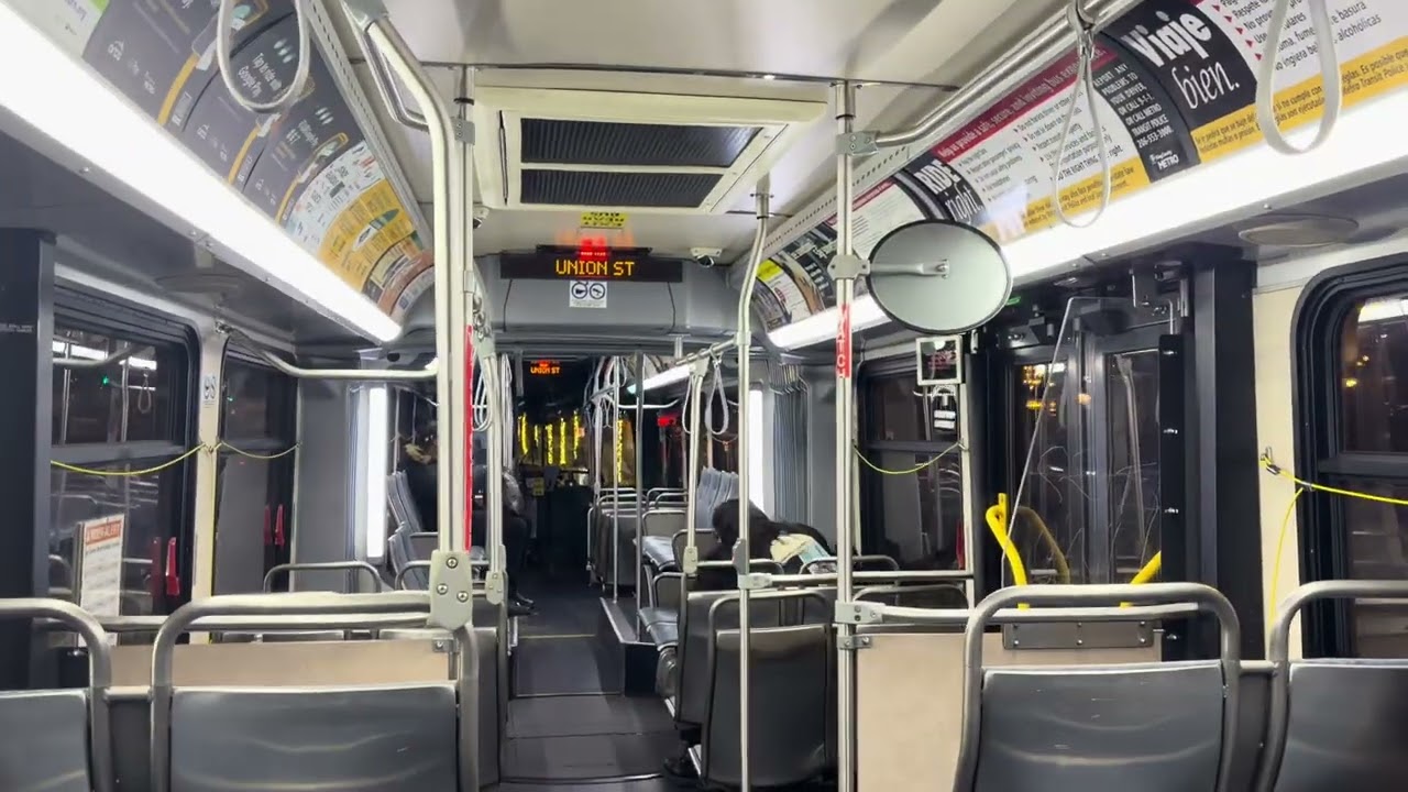 King County Metro Rt 150 On A Newly Returned DE60LFR
