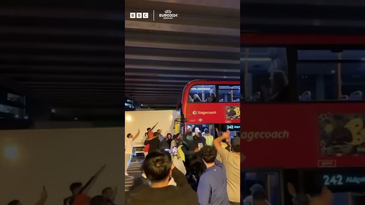 England fans loved the desination of this bus 😄