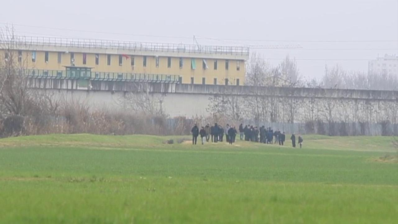 Protesta degli anarchici davanti al carcere di Reggio Emilia