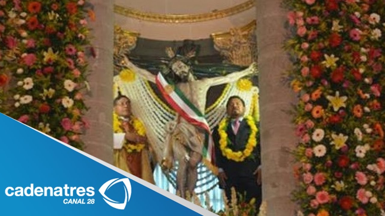 Alcalde de Ixmiquil coloca banda presidencial al Cristo de Jalpa