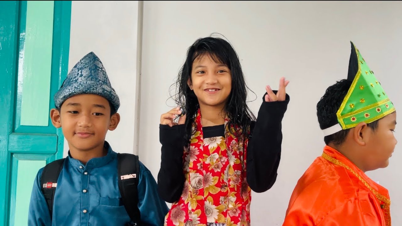 Tanggal 3 wajib pakai baju adat.