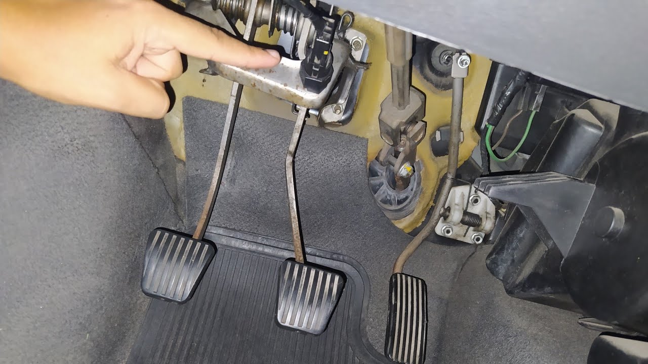 Como fazer limpeza no sensor de freio e evita falhas e luz de freio acessa .