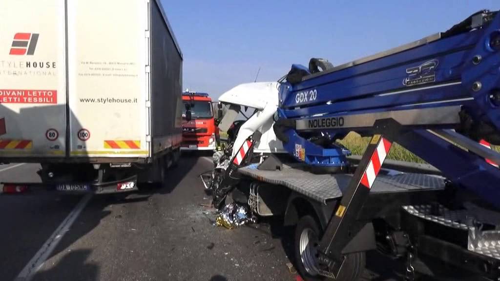 L'incidente di Vescovato che ha mandato in tilt il traffico su via Mantova
