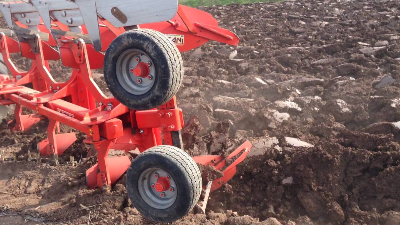 Landini Legend 140 + trivomere Balzani Gara di aratura Remedello 2016