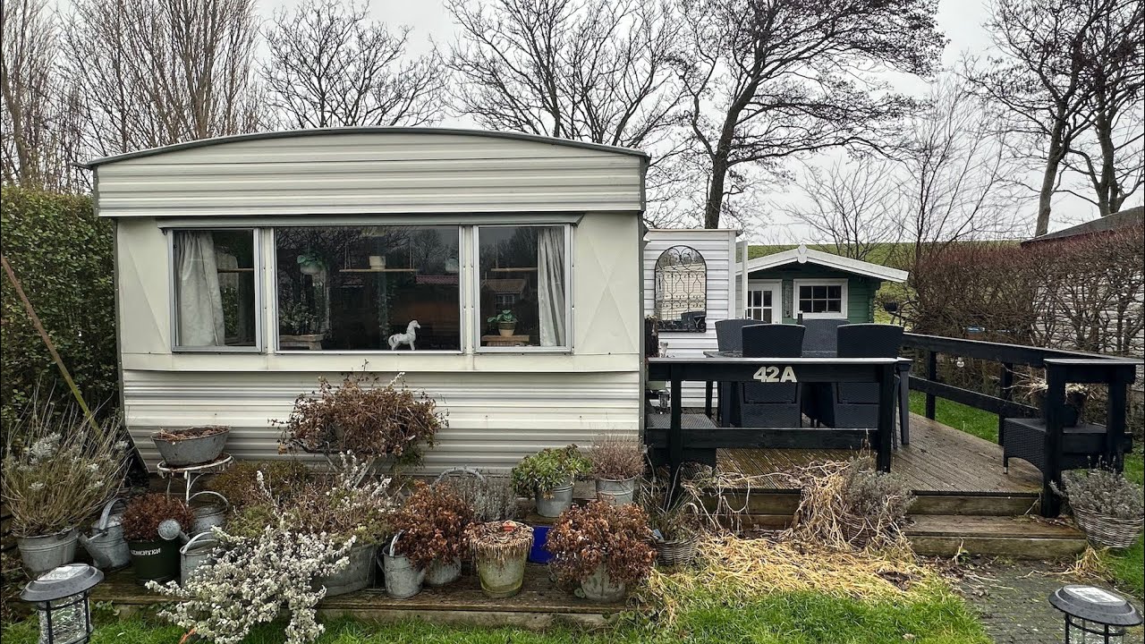 Chalet te koop nr. 42A op Recreatiepark Wiringherlant in Hippolytushoef, Noord-Holland