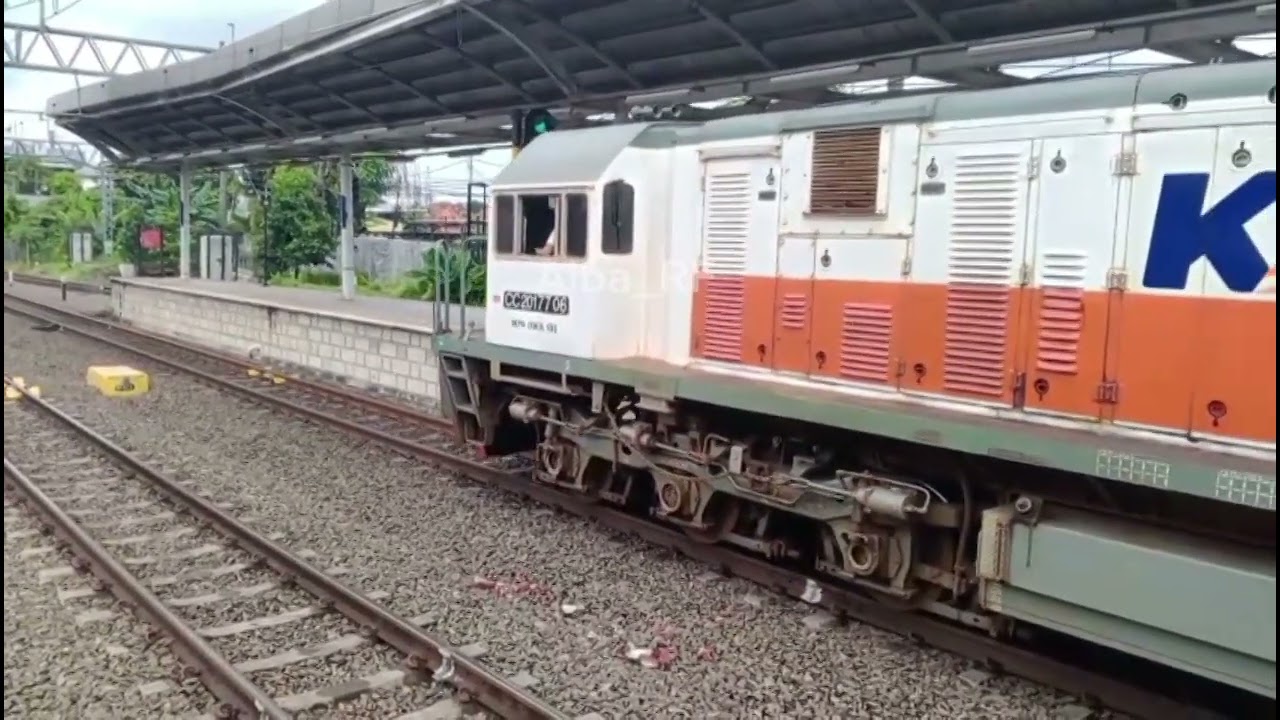 Kompilasi kereta api di stasiun Jatinegara #keretaapi #railway 