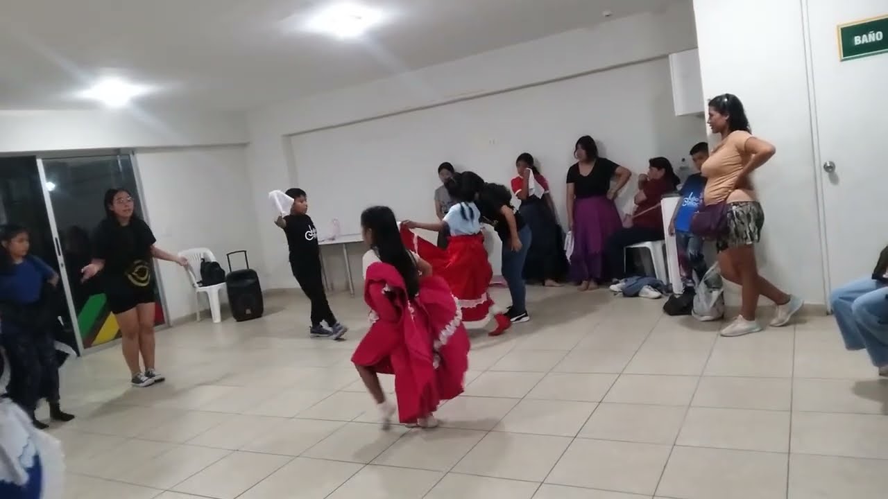 Yo bailando marinera 