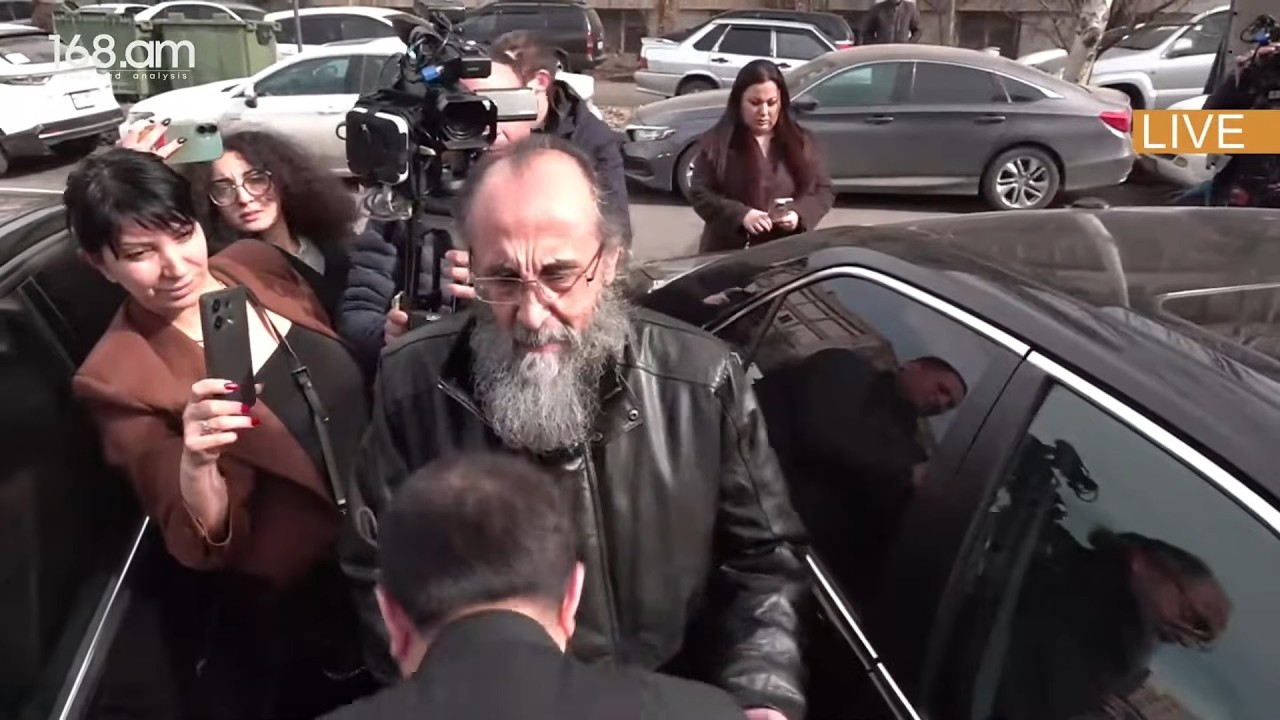 Հոյակապ եմ զգում ինձ. Միքայել սրբազանը դուրս գրվեց հիվանդանոցից ու հրաժեշտ տվեց Արմեն Չարչյանին