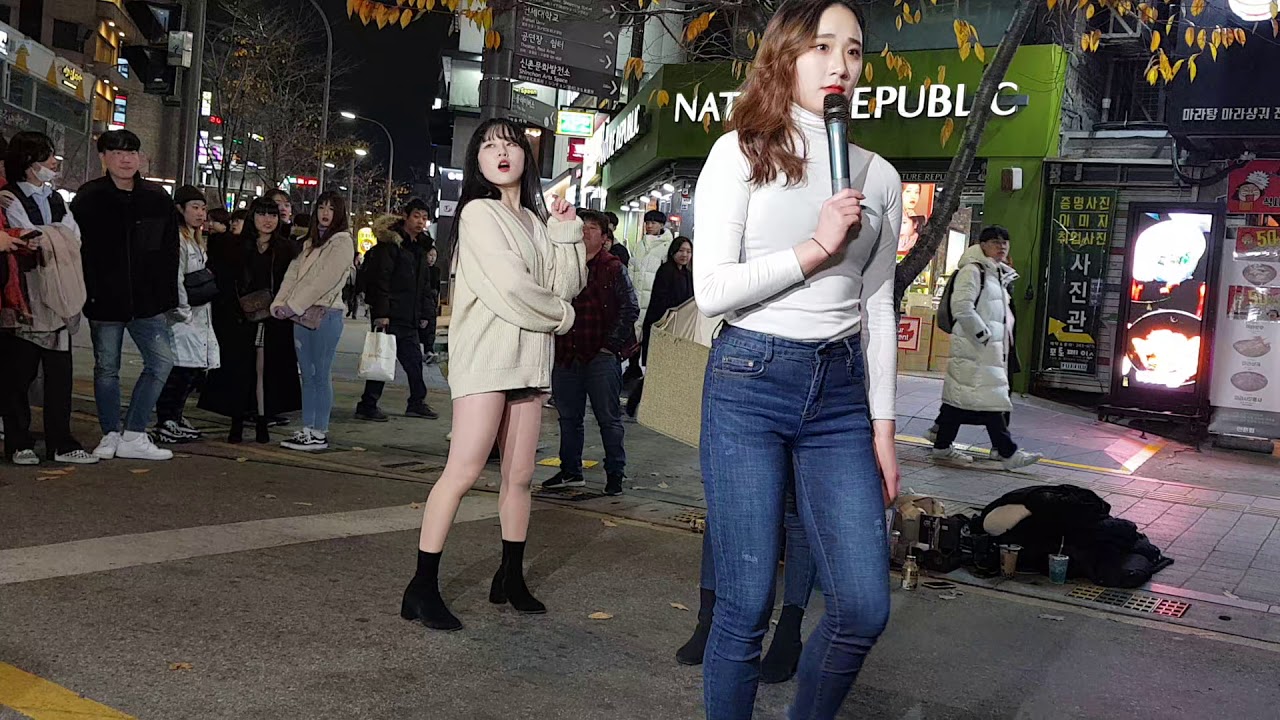 2019년11월30일 클락팀버스킹신촌현대백화점뒤에서(1)