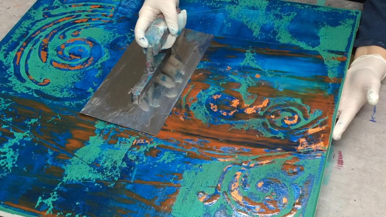 abstrakte Acrylmalerei mit Schablone und Maya Gold | Rakeltechnik mit der Glättkelle
