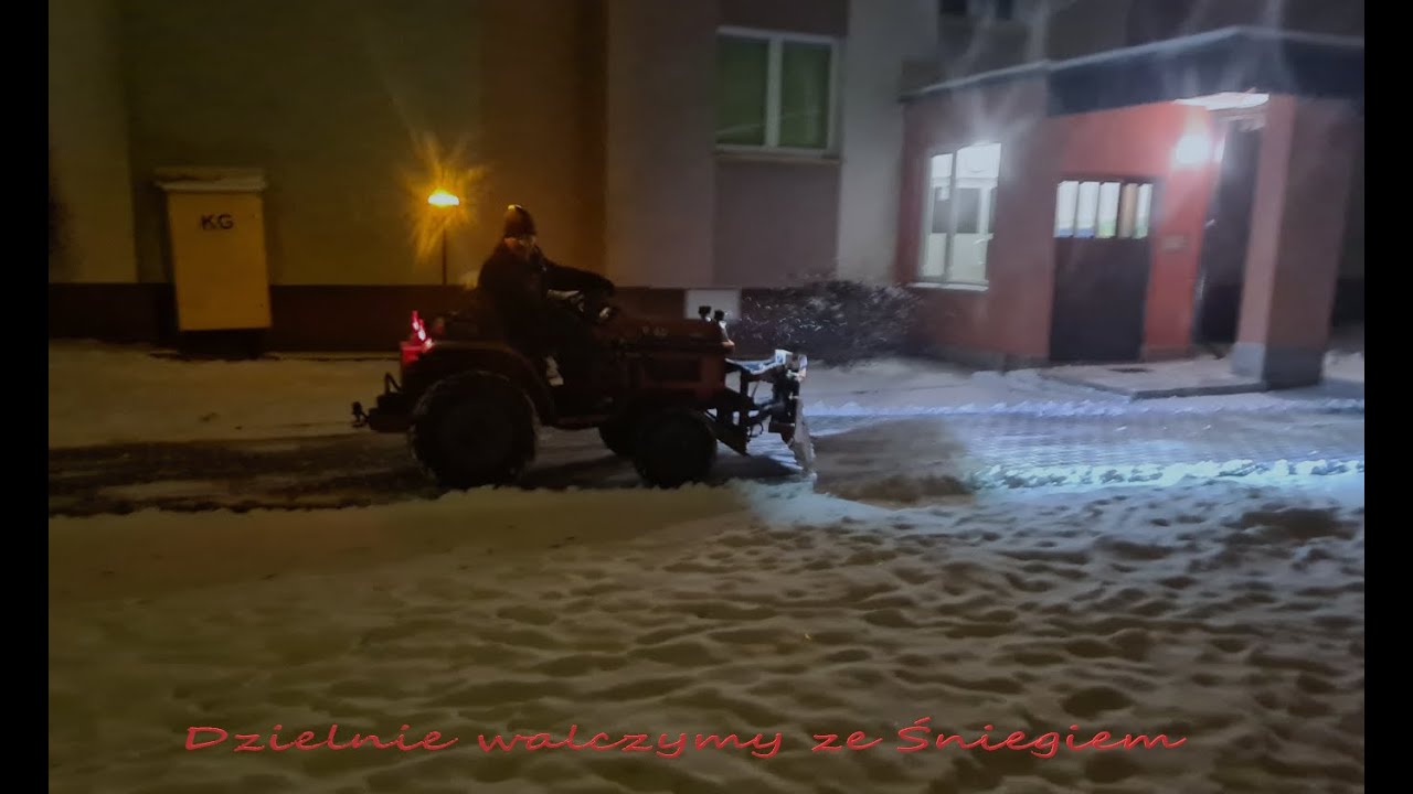 Zima ❄Nocna jazda ❄ Odśnieżanie ❄ Nocne Odśnieżanie chodników ❄ KUBOTA B40 w Akcji ❄ 13.01.2021 cz.2