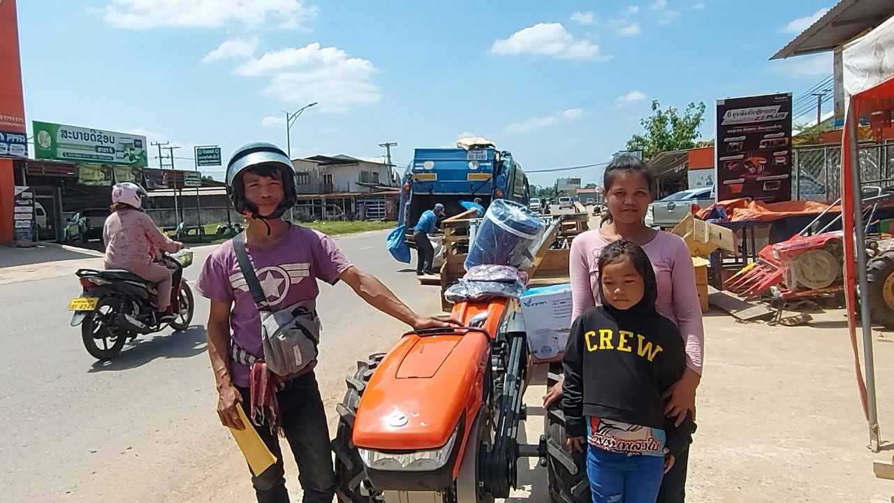 พาบ่าวลาวมาซื้อรถไถใหม่ให้สาวนุชรถไถคันแรกในชีวิตดีใจสุดๆ