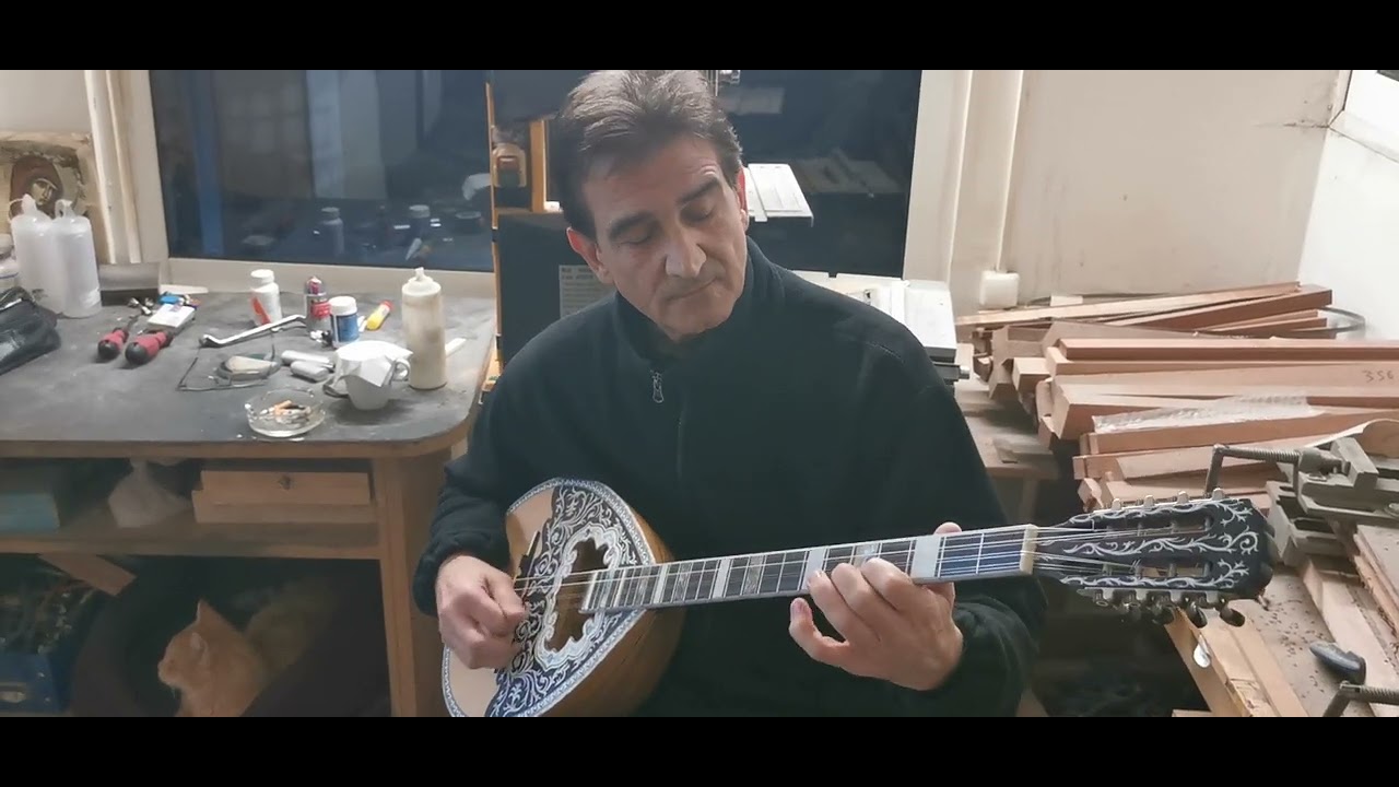 Μπουζούκι ( ΚΑΒΟΥΡΑΣ) παίζει ο Γιώργος Δραμαλης!!