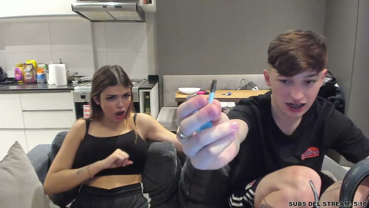JOACO TURRO Y CARO NIGRO FUMANDO PORRO