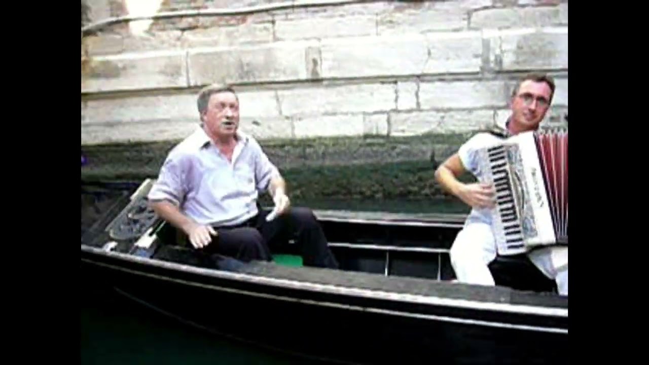 Retro vzpom&iacute;nka na Ben&aacute;tsk&eacute; kan&aacute;ly-Hroz&iacute;c&iacute; sr&aacute;žka gondoly  A retro memory of the Venetian canals.
