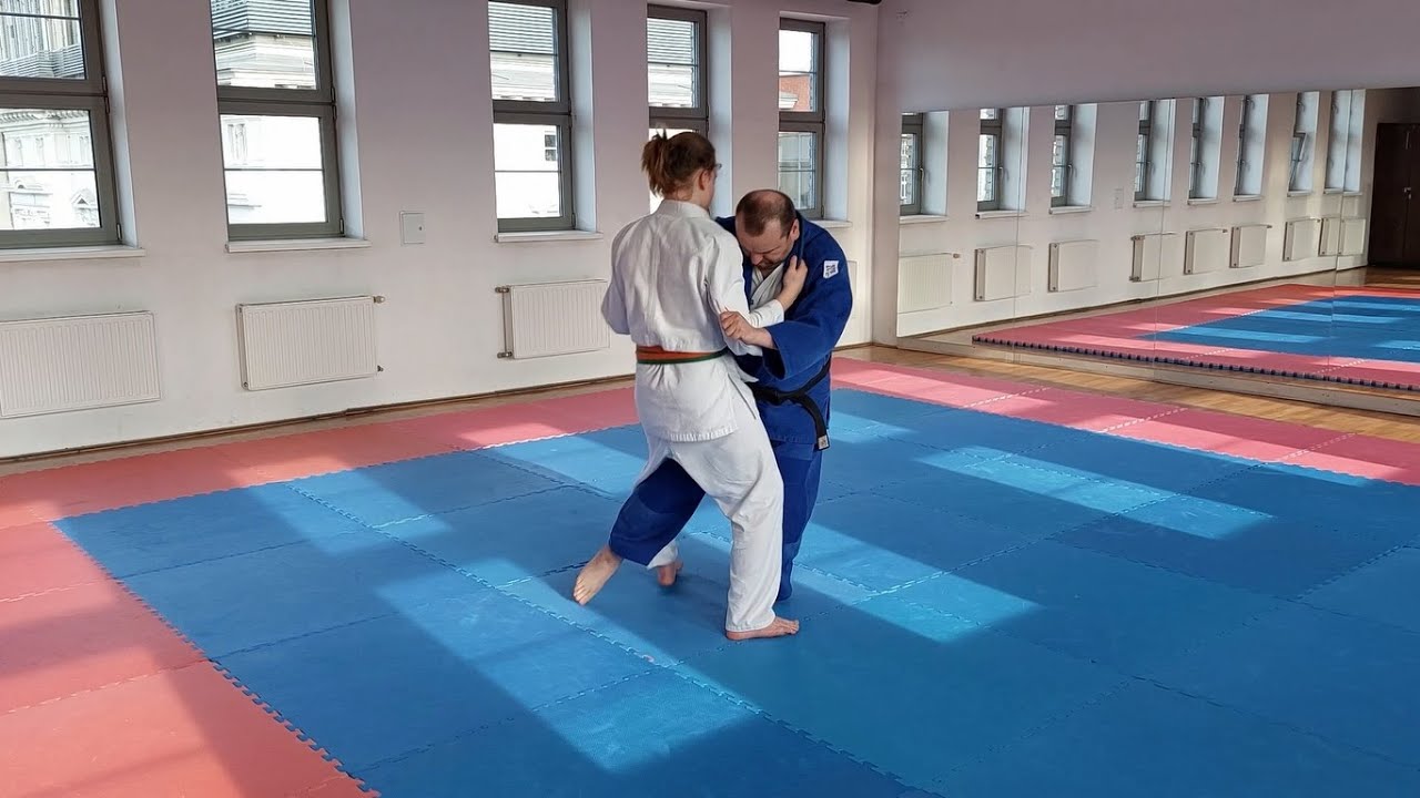 Judo - o-uchi-gari - duże wewnętrzne zagarnięcie - rzut wymagający wyczucia czasu (Judopedia)