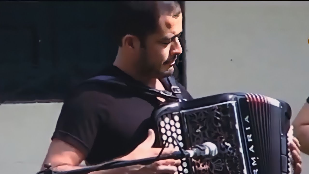 Pablo Bentos - Jefe Moreno / Una flor para tu pelo