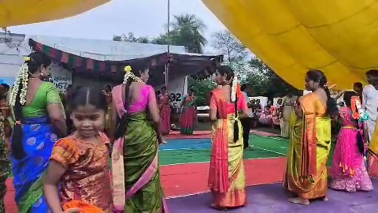 Ishna dandiya raas (ఇష్నా దాండియా రాస్ బృందం) is live
