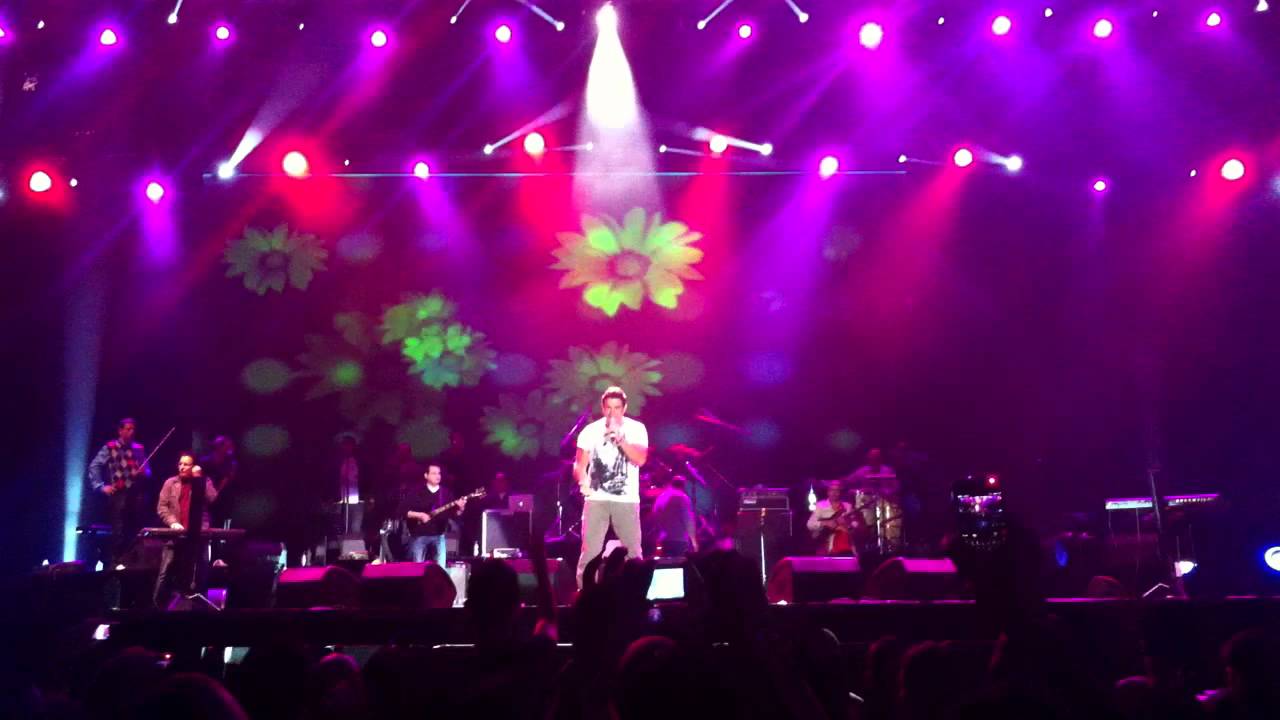 Amr Diab in Dubai Burj Khalifa 2012 (Ma3ak Barta7 & Banadeek Ta3ala)