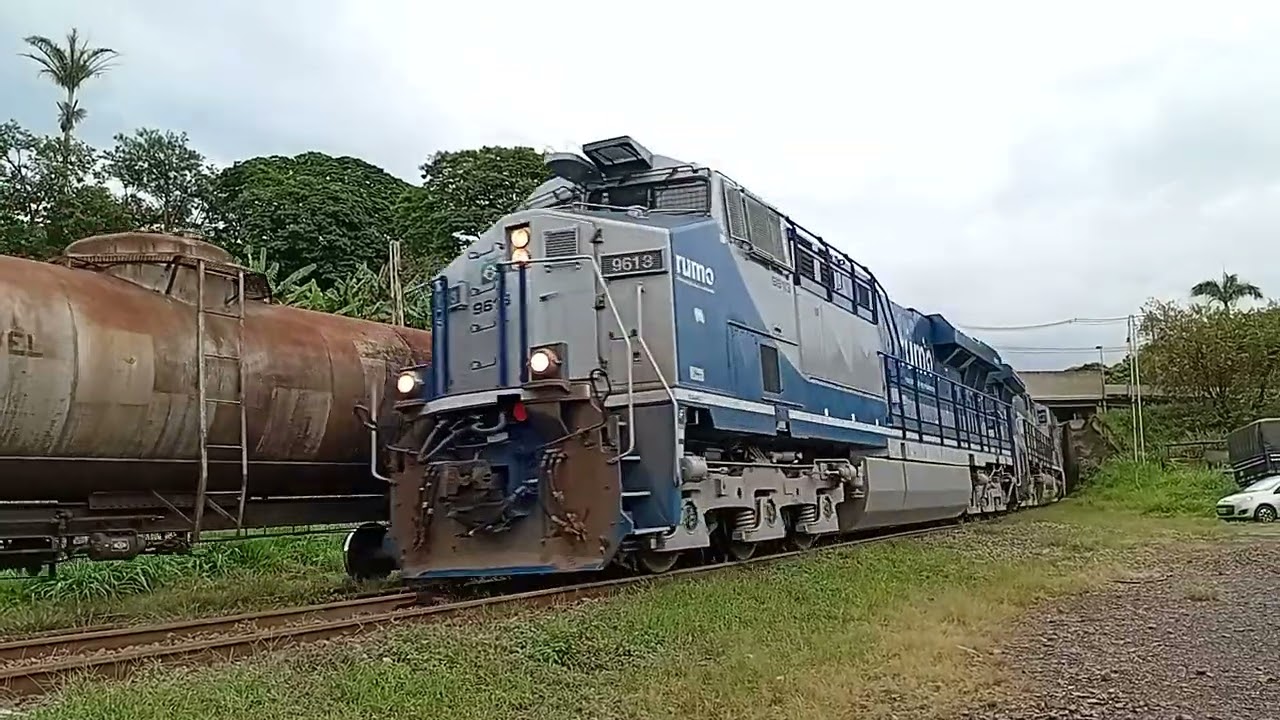 Cruzamento com tanqueiro vazio com 1líder ES44ACI 1rebocada C30 sentido ZRX e 1 graneleiro carregado