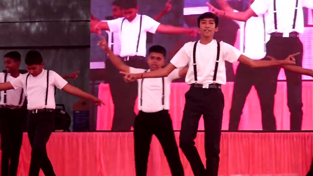 11 aye bhai jara dekh k chalo
