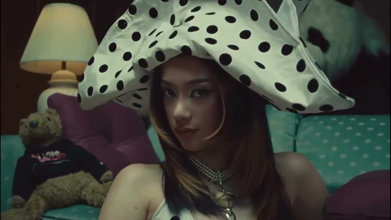 KATSEYE ( 카츠아이 ) &ldquo;PINKY UP&rdquo; OFFICIAL MV TEASER 1