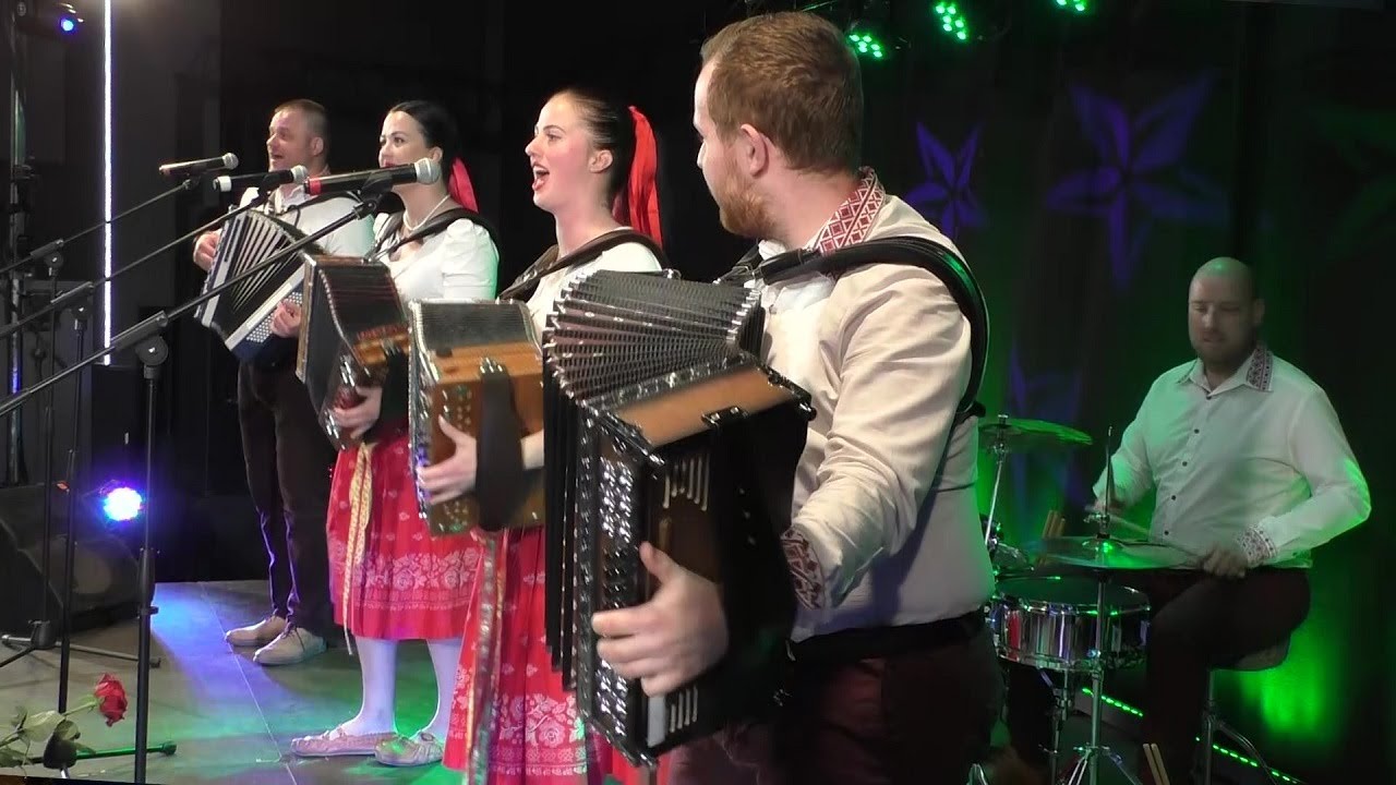 Lenka a Evka BACMAŇÁKOVÉ - ZBOJNÁ - Prešiel som ja hory doly